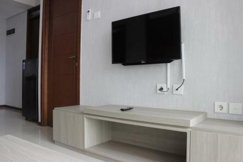 Homey 3br Apartment At Gateway Pasteur Near Exit Toll By Travelio
