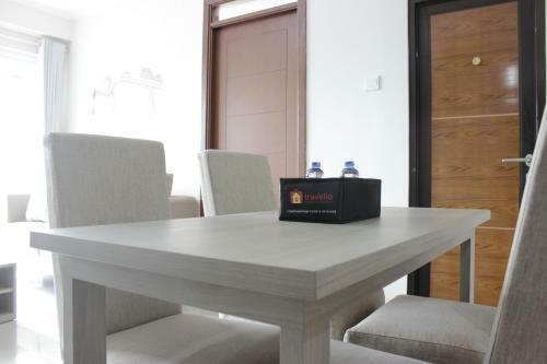 Homey 3br Apartment At Gateway Pasteur Near Exit Toll By Travelio