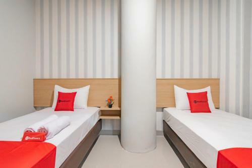Hotel Reddoorz Plus @ Karapitan Street