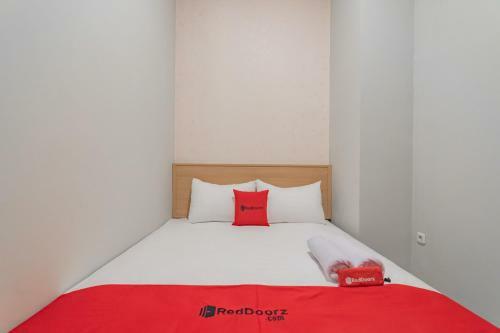 Hotel Reddoorz Plus @ Karapitan Street