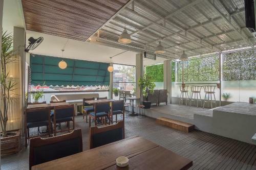 Hostal Reddoorz Near Upi Setiabudi 2