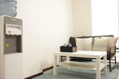 Comfy 1br Gateway Pasteur Apartment Near Exit Toll By Travelio