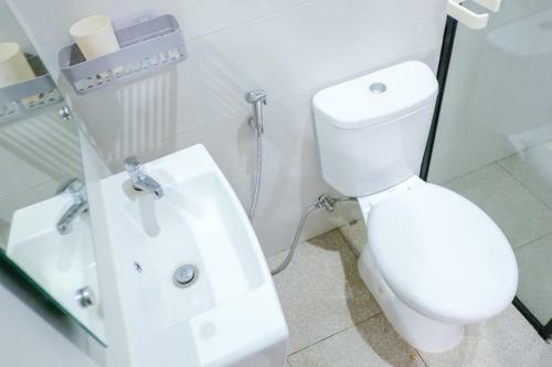Hotel Reddoorz Near Trans Studio Mall Cibubur 3