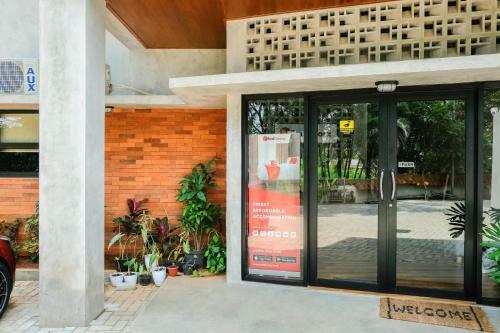 Hotel Reddoorz Near Trans Studio Mall Cibubur 3