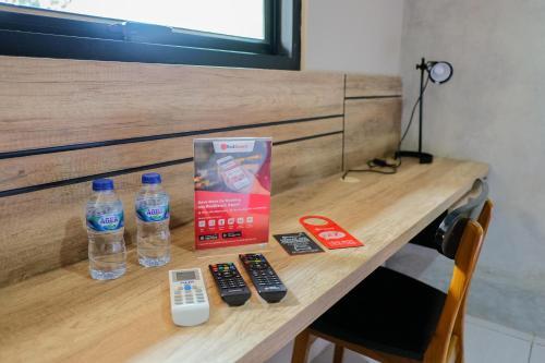 Hotel Reddoorz Near Trans Studio Mall Cibubur 3