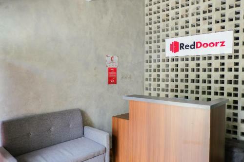 Hotel Reddoorz Near Trans Studio Mall Cibubur 3