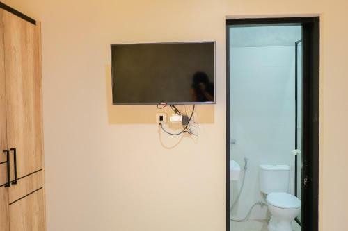 Hotel Reddoorz Near Trans Studio Mall Cibubur 3