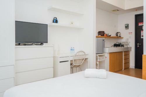 Relax And Comfy @ Studio Casa de Parco Apartment By Travelio