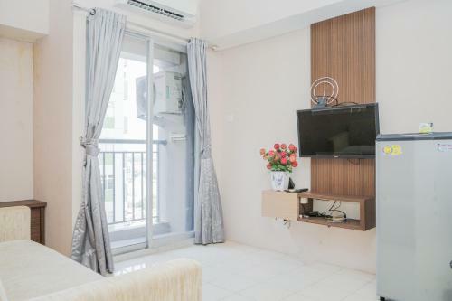 Modern Comfy 2br Serpong Greenview Apartment By Travelio