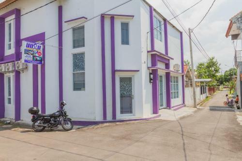 Hostal Reddoorz Plus @ Tuparev Cirebon 2