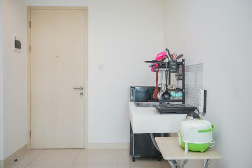 Spacious And Cozy 1br At Tree Park Apartment By Travelio