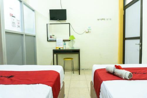 Hostal Reddoorz @ Gatot Subroto Ende