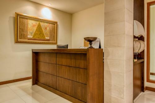 Hostal Reddoorz Plus Near Dharmawangsa Square