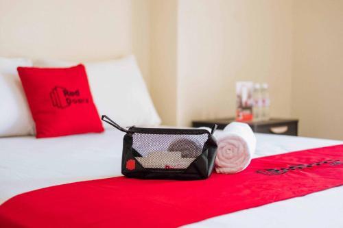 Hostal Reddoorz Near Tanjung Duren 2
