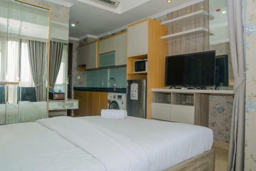 Tranquil Studio Apartment At Menteng Park By Travelio