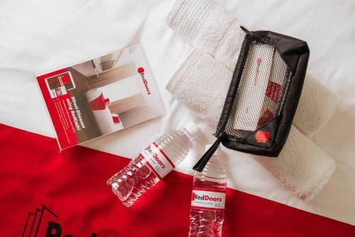 Hostal Reddoorz Near Cipinang Indah Mall
