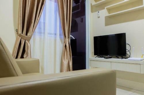 Modern And Comfy 2br Green Pramuka Apartment By Travelio