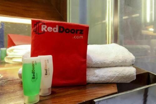 Hostal Reddoorz Premium Near Ragunan Zoo 2