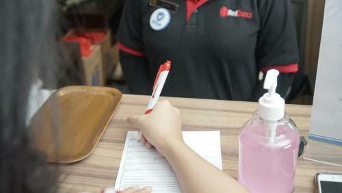 Hostal Reddoorz Premium Near Ragunan Zoo 2