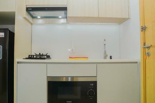 Comfortable Studio Room At Capitol Suites Apartment By Travelio