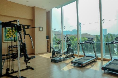Comfortable Studio Room At Capitol Suites Apartment By Travelio