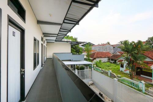 Hotel Oyo Life 3187 Kost Putri Bu Chris