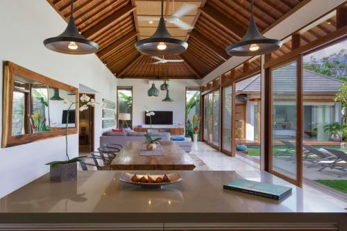 Luxury 4 Bedroom Villa With Private Pool, Bali Villa 2043