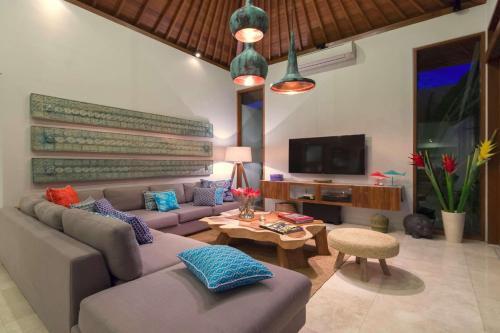 Luxury 4 Bedroom Villa With Private Pool, Bali Villa 2043