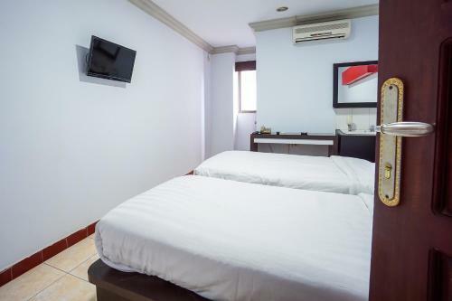 Capital O 3433 Hotel Plaza