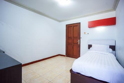 Capital O 3433 Hotel Plaza