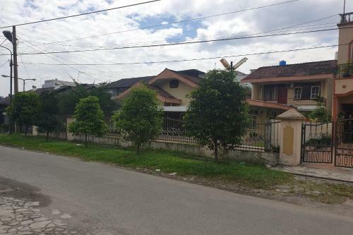 Hotel Oyo Life 2604 Elicia Kost