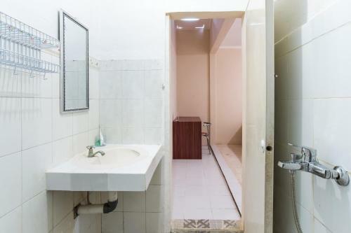 Hotel Oyo 3252 Lansano Residence Syariah
