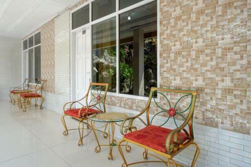Hostal Reddoorz Plus @ Alam Raya Hotel