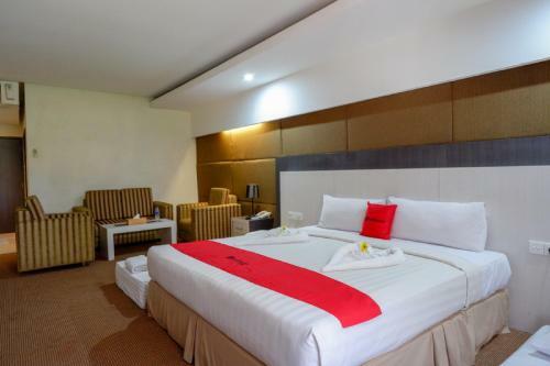 Reddoorz Plus Near Hotel Benua Kendari