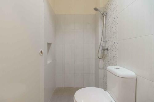 Hostal Reddoorz Plus Near Millenium Ict Centre Medan 2