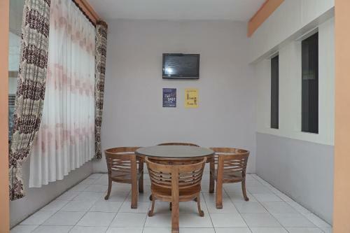 Spot On 2200 Hotel Gunung Sari