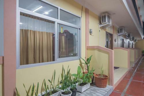 Hostal Reddoorz Near Rsud Dr. Abdul Aziz