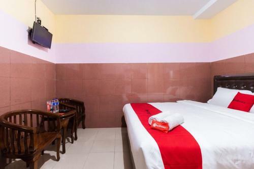 Hostal Reddoorz Plus @ Jalan Gatot Subroto Medan