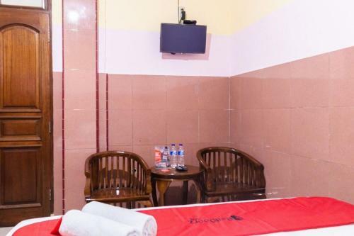 Hostal Reddoorz Plus @ Jalan Gatot Subroto Medan