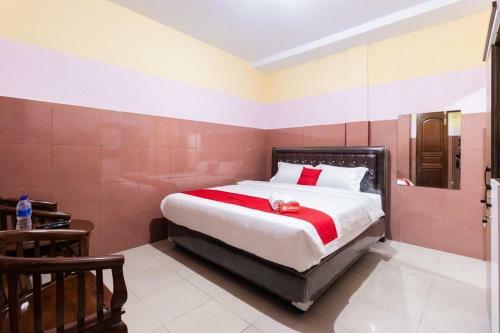 Hostal Reddoorz Plus @ Jalan Gatot Subroto Medan