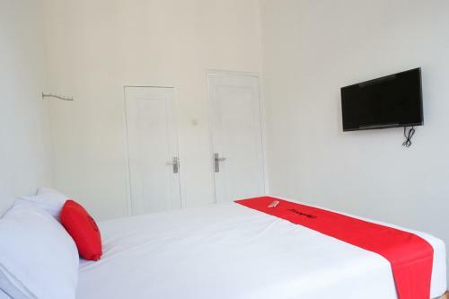 Hotel Reddoorz Plus Near Ums Solo