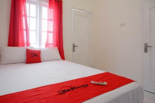 Hotel Reddoorz Plus Near Ums Solo
