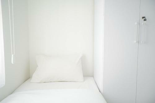 Minimalist 2br At Emerald Bintaro Apartment By Travelio