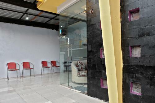 Hotel Spot On 2742 R5 Homestay