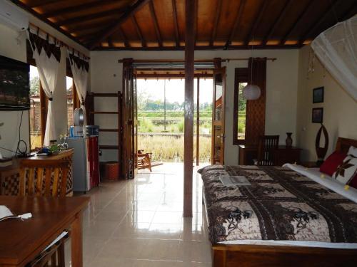 Family Villa Merapi View, Villa Poolside, All Inclusive & Car Driver