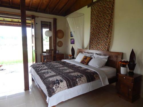 Family Villa Merapi View, Villa Poolside, All Inclusive & Car Driver