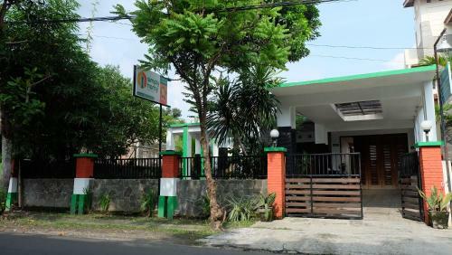 Villa 4 Kamar Full AC Dekat Alun-alun Kidul
