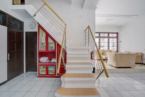 Hotel Oyo 3467 White Residence