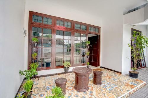 Hotel Oyo 3467 White Residence