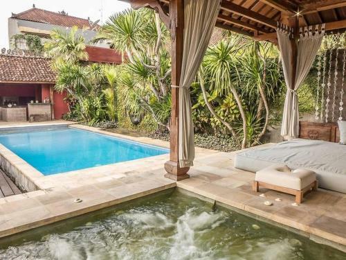 Hostal 4 Bedroom The Camilia Homes Bali